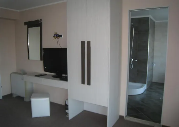 милано Хотел